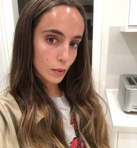 gianna's selfie in her kitches wearing a sweatshit and no makeup 